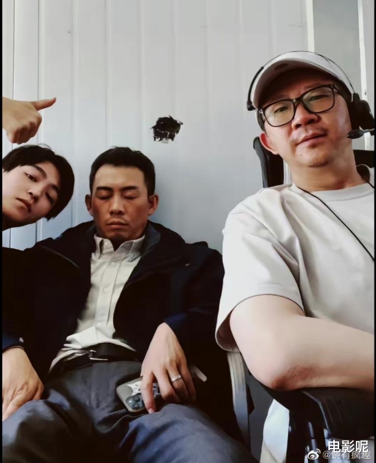 王俊凯素颜上大荧幕不可以，还需要来点“装饰” ，好惨的帅哥