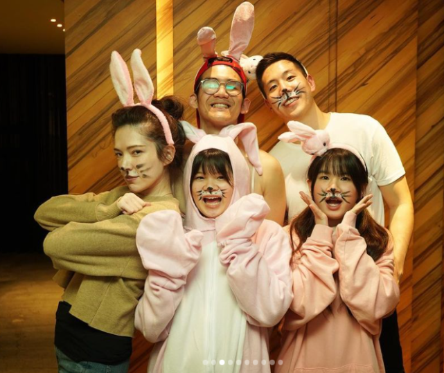 许玮甯|邱泽许玮甯甜蜜合照被曝光:陪老婆回娘家过年,与奶奶亲密出镜