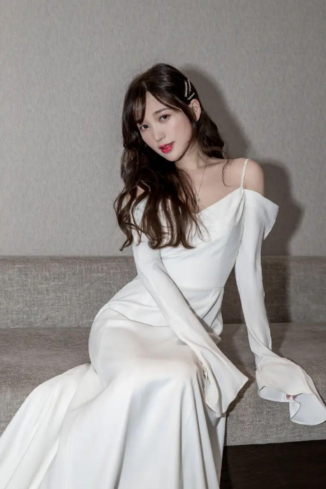 金莎|金莎到底有多聪明？因为她知道再不找男友，以后怕是嫁不出去了