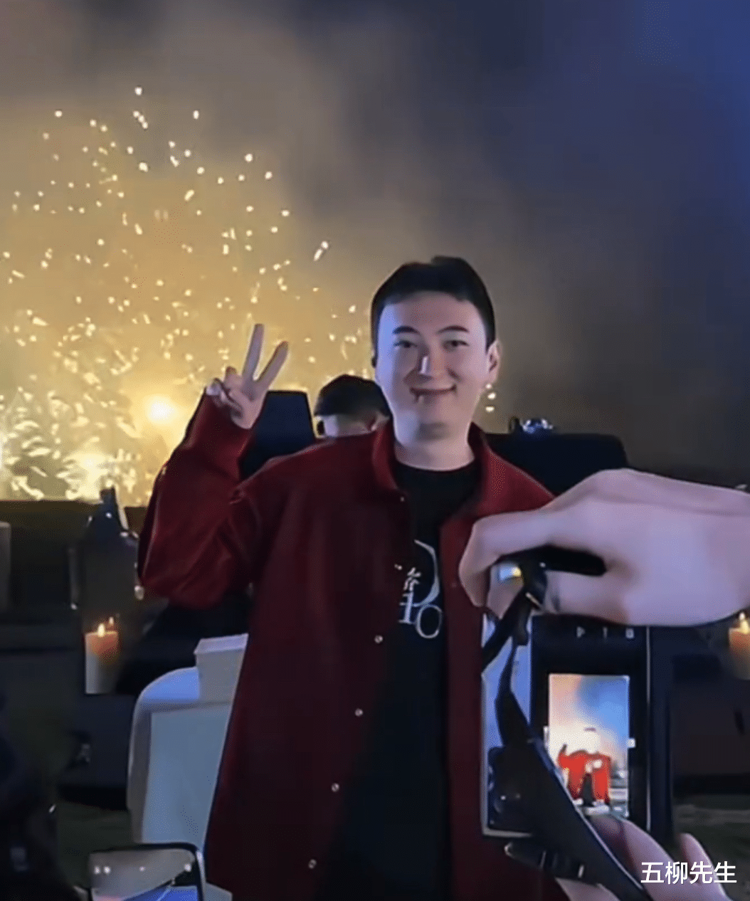 王思聪|35岁王思聪海南庆生,新女友小肉安卡点送祝福,镜头前罕见害羞