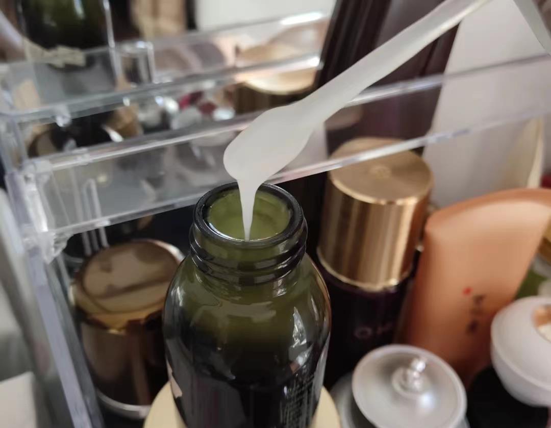 海蓝之谜 赫莲娜绿宝瓶和海蓝之谜精华露哪个好用？从成分到功效对比测评