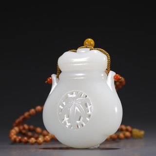 新疆维吾尔自治区|旧藏·新疆和田玉籽料大叶有成香囊