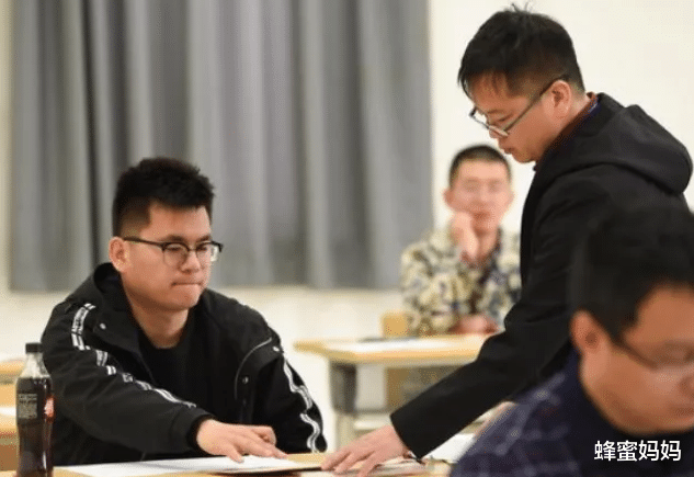 求职|“抱歉,我们只看第一学历”,985博士求职被拒,只因本科不是名校