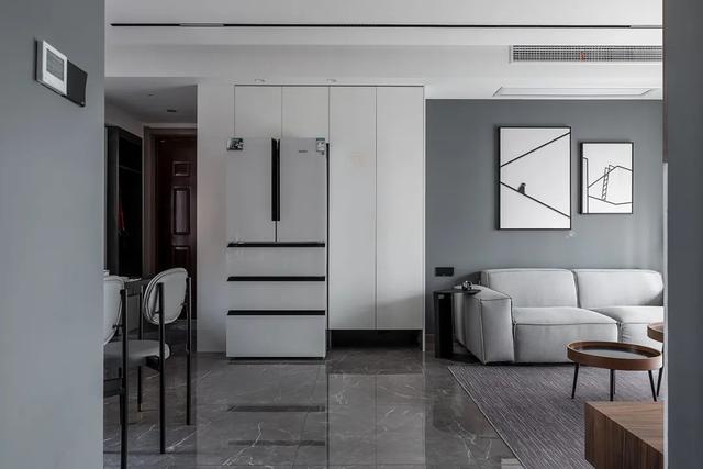 93㎡现代简约，灰色主调的空间，加入鲜艳色彩的装点，惬意自然