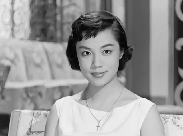 郭秀云|突传死讯！香港知名粤语片女星嘉玲因病离世，和丈夫移居泰国多年