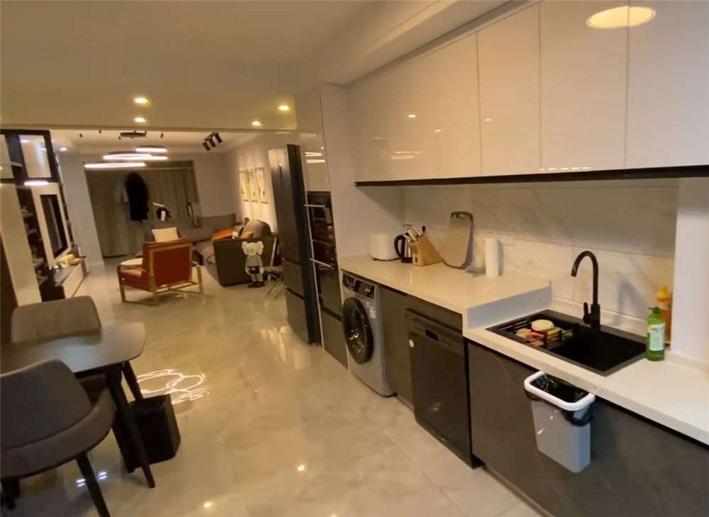 90后“二次元”夫妻的家：轻奢风配上宅文化，俩人住起来太爽了