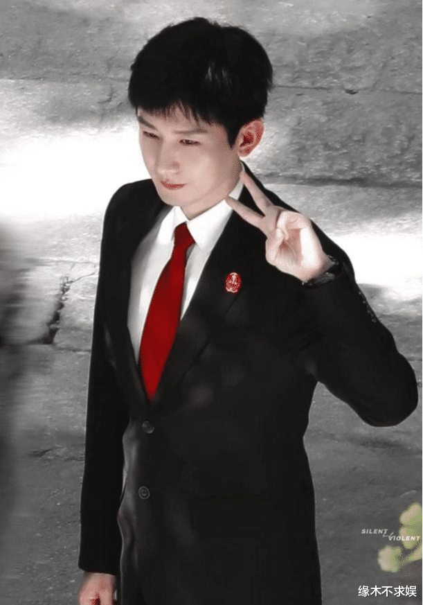 成毅|31岁成毅《底线》路透，新剧挑战新发型，风格不同帅气依旧