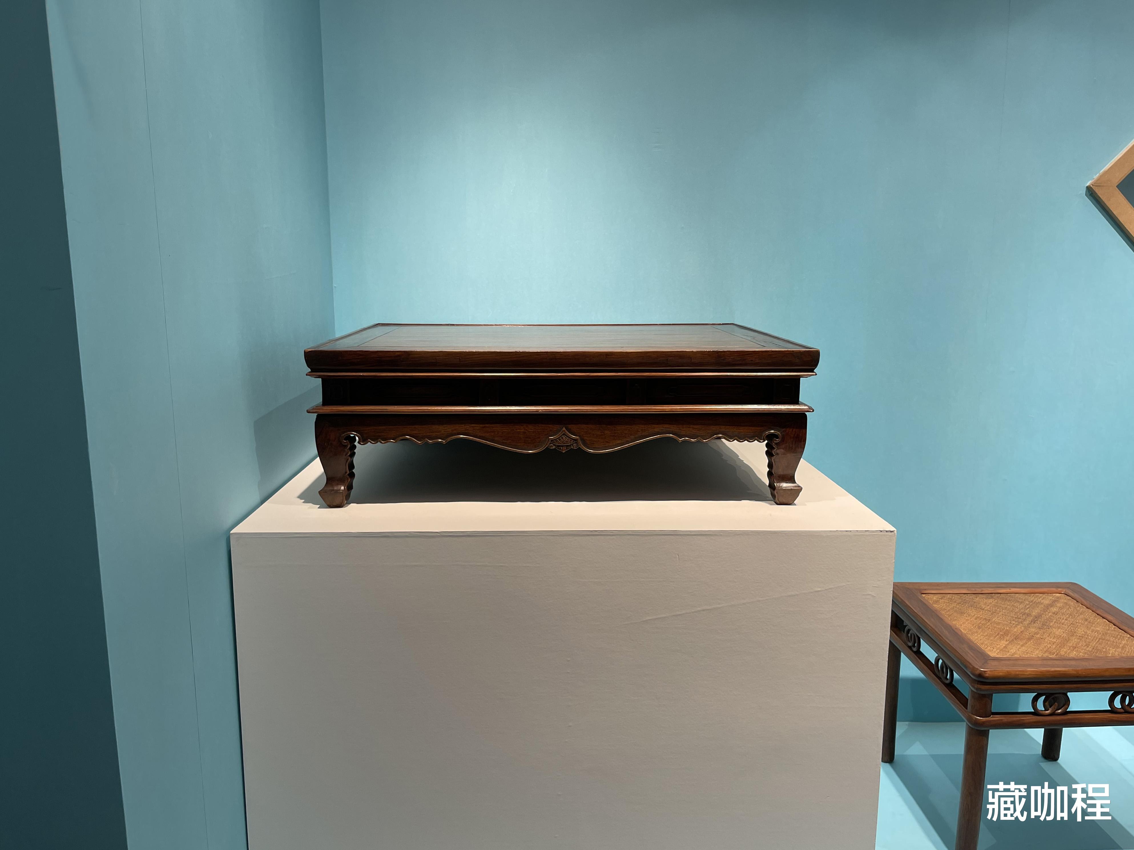 |边抹下凸出一木,黄花梨高束腰炕桌不同寻常