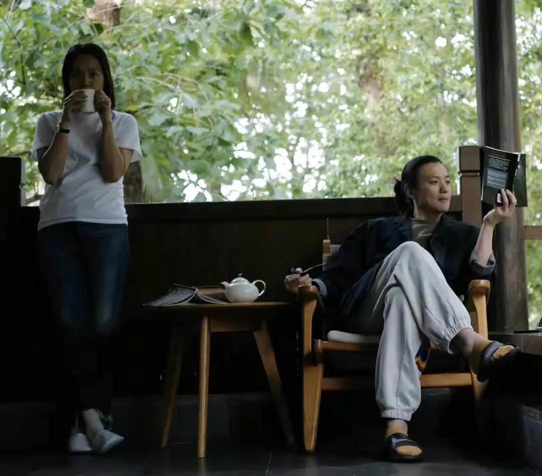 朱丹|朱丹带俩孩子回老家感受年味,画面温馨惬意,5岁女儿清秀甜美