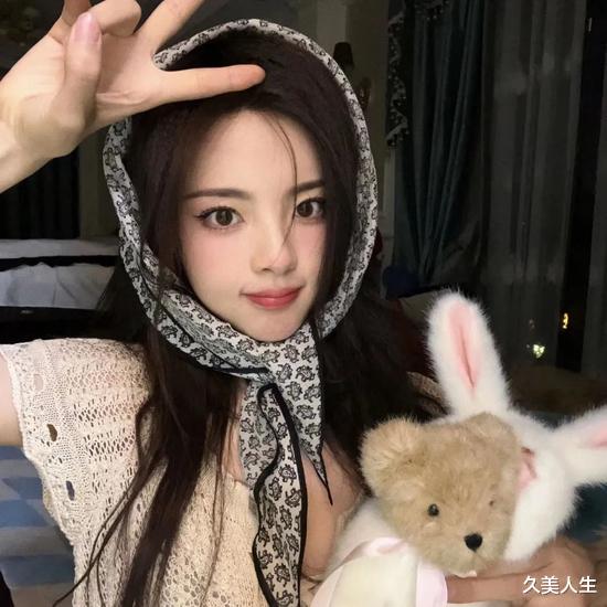 杨超越 杨超越是整了吗?怎么突然美成王祖贤了?