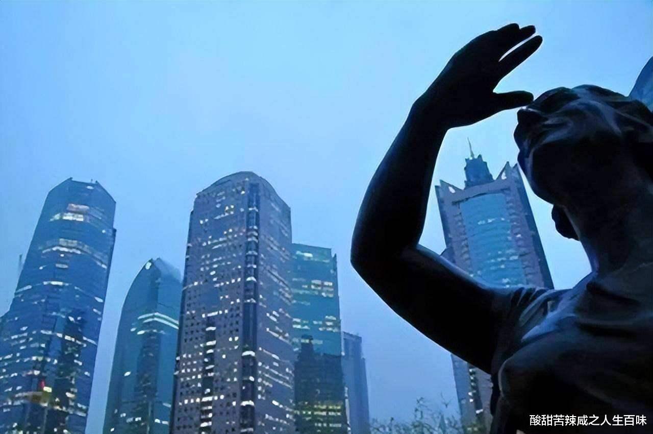 小爱|相恋五年的女友，分手只用了一天，遇上的却是五百块租豪车的假富豪