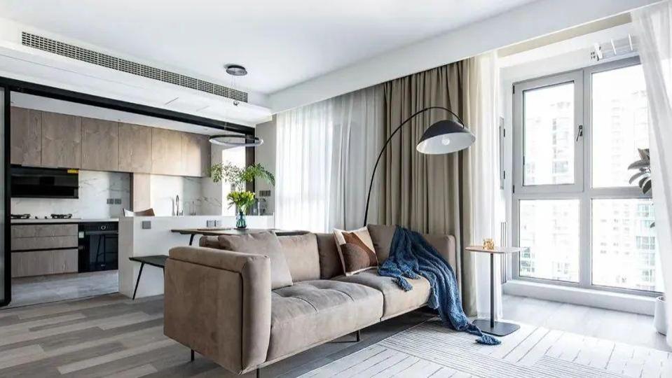 112㎡现代两居，4处柜门变房门，这个家到处都是“密室”，有趣