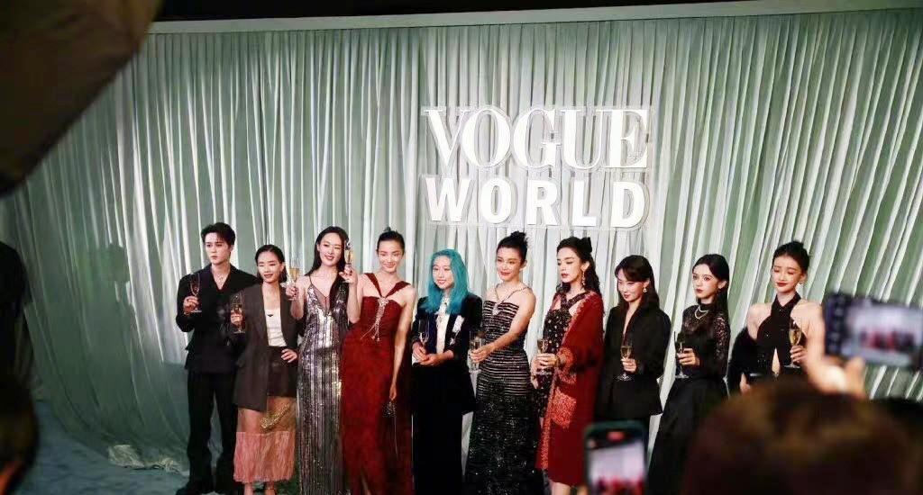 金晨|Vogue女星红毯秀:金晨廉价,周冬雨干瘪,孙怡豪放,张小斐王炸