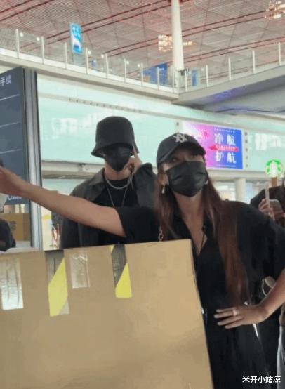 邓为|邓为机场路透视频曝光:助理叉腰呵斥粉丝,被指“小明星耍大牌”