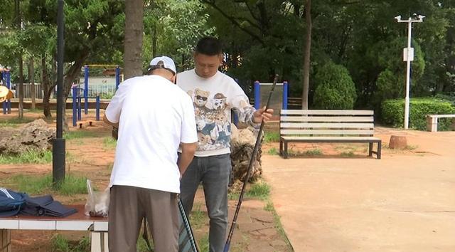 |昆明小区再现4条鳄雀鳝,物业欲抽水除害,钓鱼人:我来!