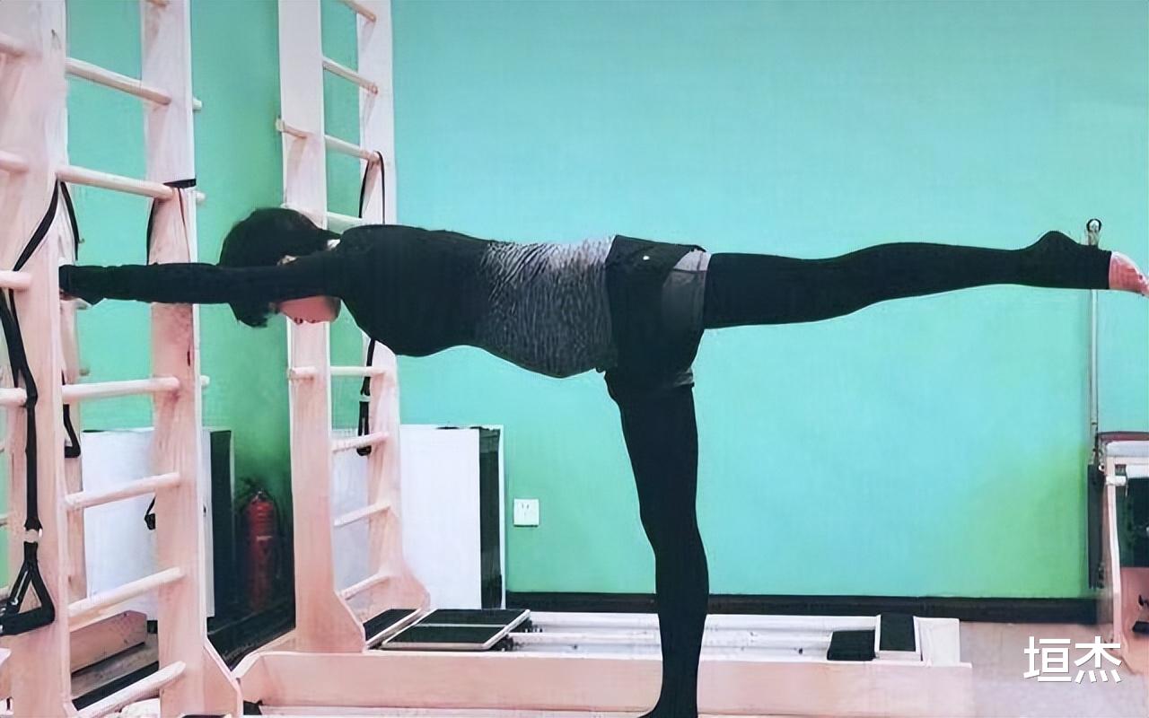 张碧晨|同样是怀孕,卢靖姗做瑜伽,张碧晨变化不大,霍思燕暴增70斤