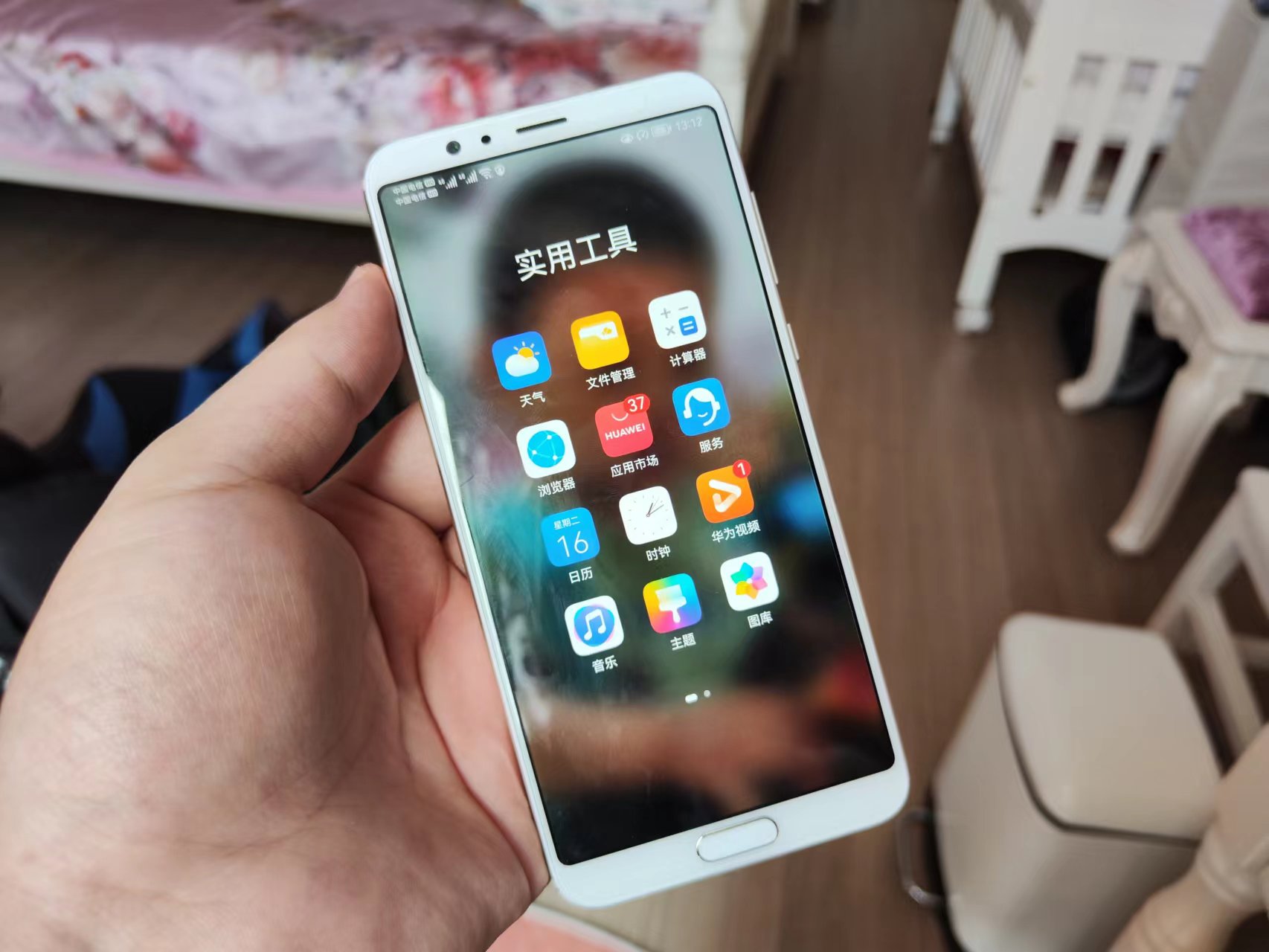 OLED|用了五年的荣耀V10，舍不得卖掉，就等鸿蒙3.0升级了