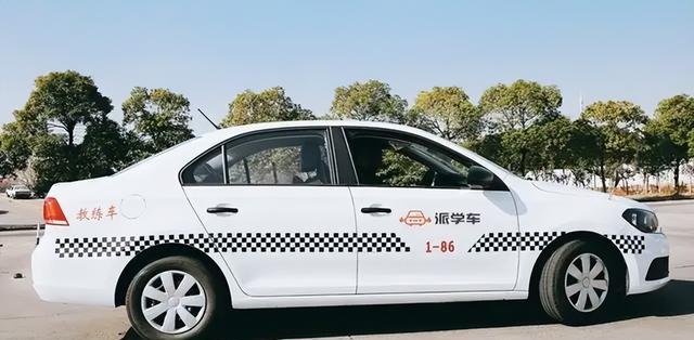 纪实:车子不停晃动,小伙上前细看,竟是妻子和陌生男子在车内