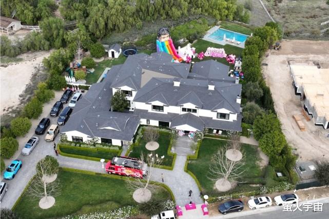 侃爷|侃爷追回金·卡戴珊无望，就想毁了她，用女儿4岁生日派对“演戏”