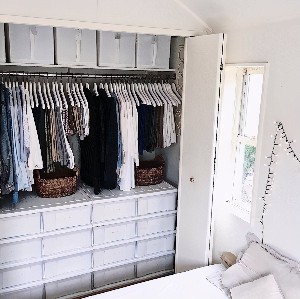 定制衣柜动不动就上万,少做隔板和抽屉本想省钱,却直接扩容1倍