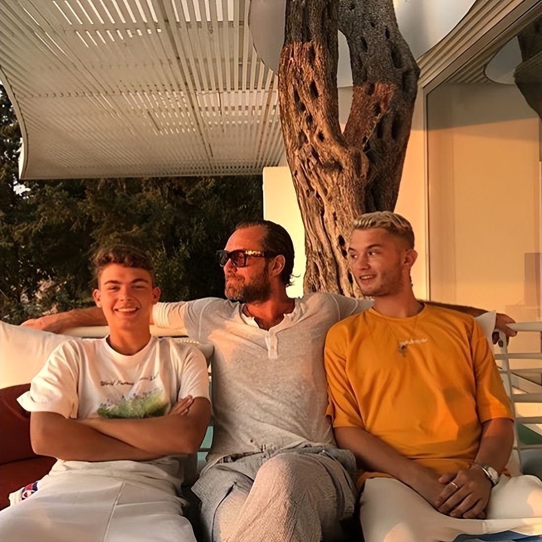 裘德·洛|花花公子裘德洛:一生风流,48岁老来得子,女儿遗传了他的高颜值