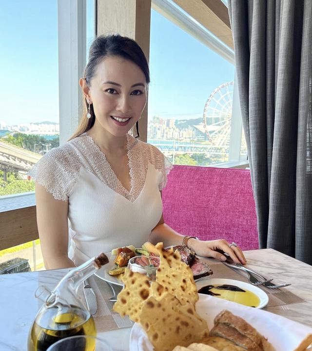 袁嘉敏|港姐袁嘉敏斥责钟培生父子,称在钟家一年是噩梦,对方有古怪要求