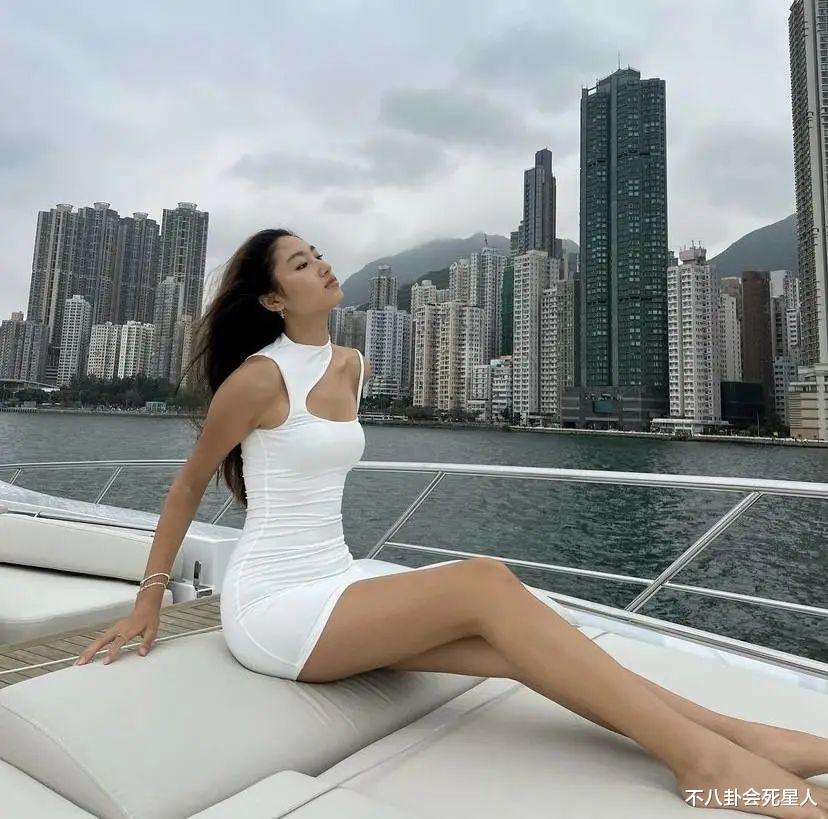 男神 12位香港男神的女儿，有人1米8身材火辣，有人胖到200斤