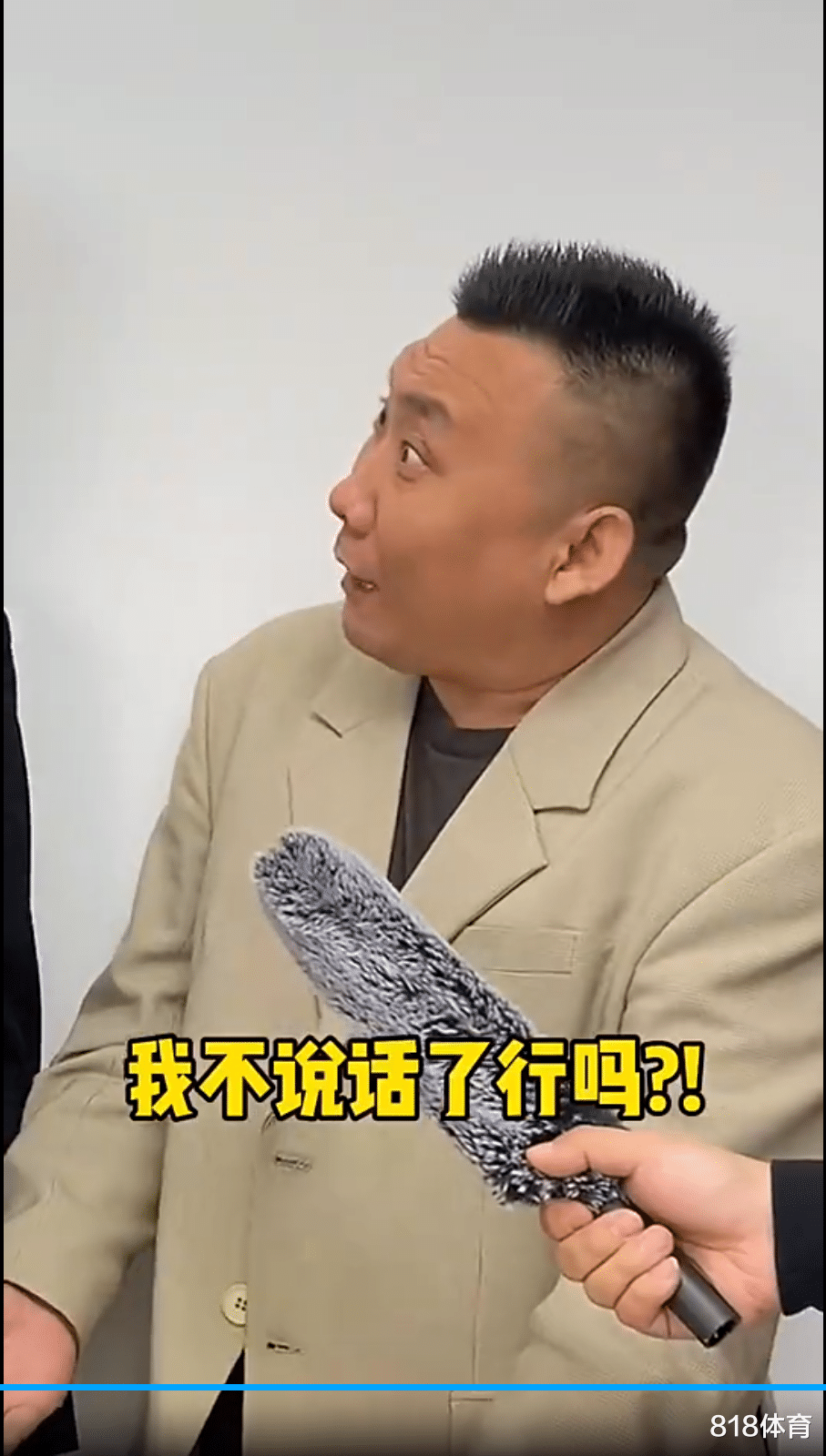 相声|天津相声回呛董路: 你关注过老坛酸菜吗? 每天拿脚踩过吗? 你就是酸菜盲!