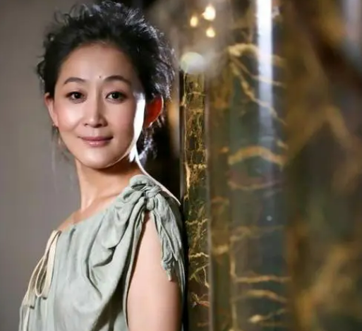 陈瑾|通透的陈瑾:手握2个视后1个影后,从不接代言,与哥哥相伴终老