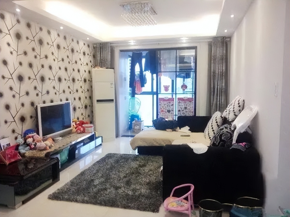 新房入住才三个月就感觉好像住了三年似的,不该放的东西都想扔了