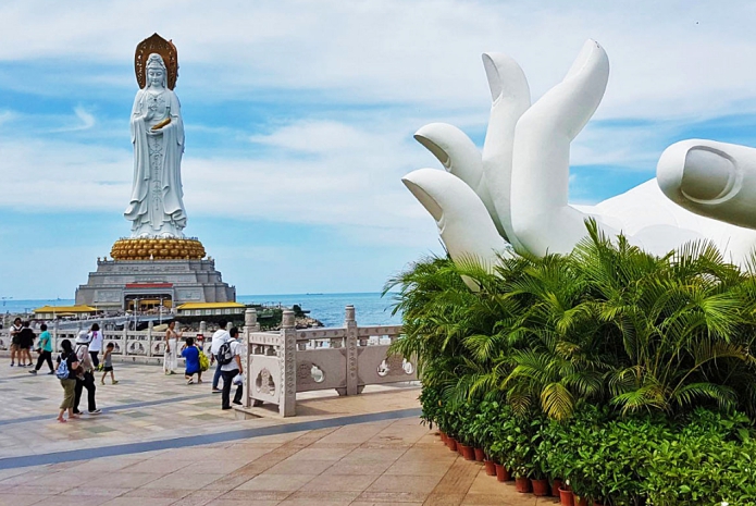 三亚|三亚变得越来越繁忙，豪华酒店蓬勃发展，遗憾的是消费颇高