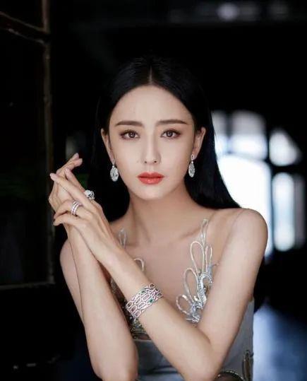 Angelababy|11位女星身材，杨颖苗条，鞠婧祎娇小