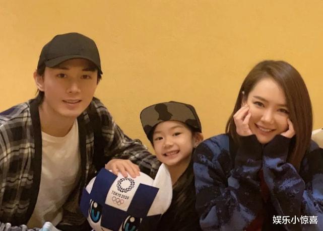 戚薇|曝戚薇怀二胎?全身武装现身医院检查,小腹隆起被李承铉贴心搀扶