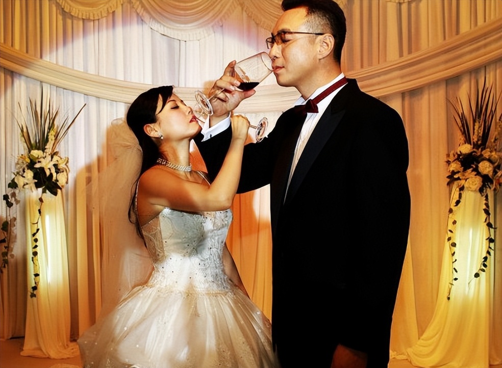 戴娆|戴娆：我没包养过杨烁，与谢东有过一段情，今清华老公把我宠成宝