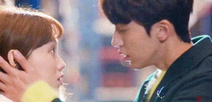 吻戏|伸舌头、嘴亲肿、忘年吻，这些“中老年”演员拍吻戏，个个辣眼睛