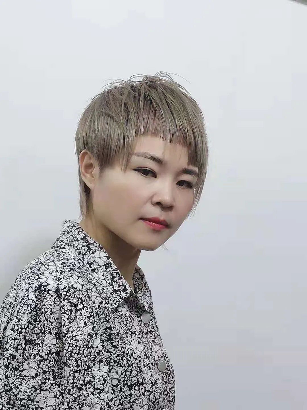 连衣裙 新春流行发型17款,好看时尚很心动,每款都想试一试