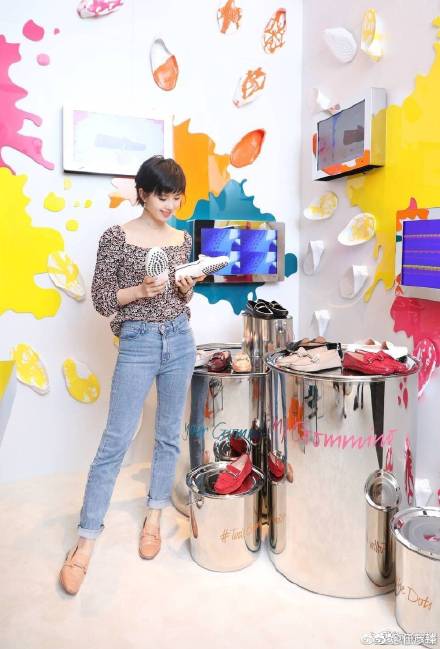 刘诗诗|原来吴奇隆才是显瘦关键！刘诗诗街拍甜美显嫩秘籍