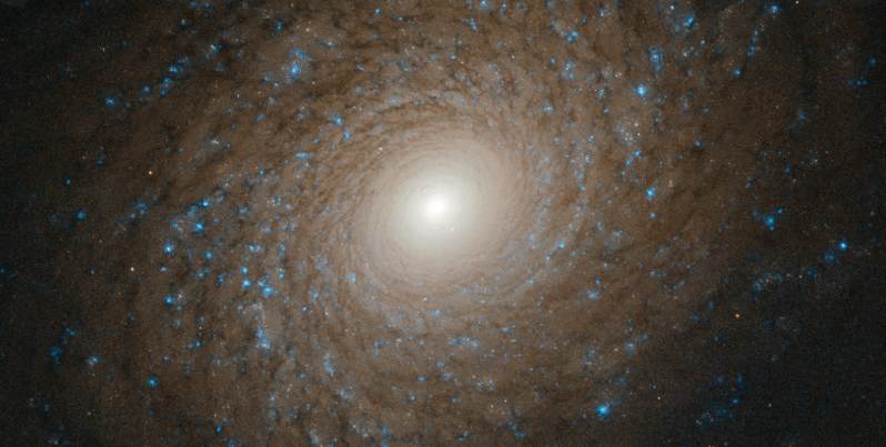于哈勃中,深望黑夜里的漩涡,是天文学家对宇宙膨胀率的摸索