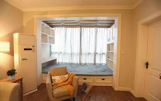 我家75平新房，入户鞋柜就把朋友迷住了，阳台榻榻米更能当一间房