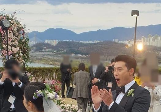 孔孝珍|孔孝珍与小10岁男友婚礼造型公开,果然很孔孝珍,孔刘惊喜献声