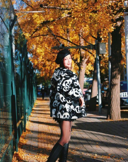 李小璐|41岁李小璐与小鲜肉疑似新恋情,拍照诳家居店,估计是位摄影师