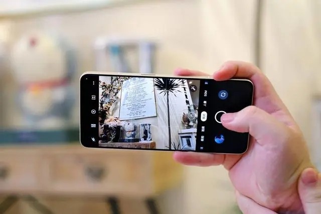 真我gt2大师探索版|双芯旗舰，真我GT2大师探索版，是3K价位段最值得入手的中端机