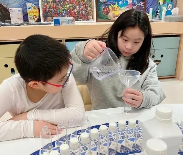 甘比|甘比疑骄傲,情人节只晒婚生女礼物,刘秀儿会投其所好被赞情商高