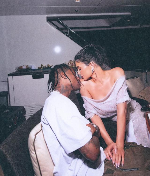 关晓彤|金小妹凯莉詹娜卡戴珊家族游艇生图！众多美女性感火辣