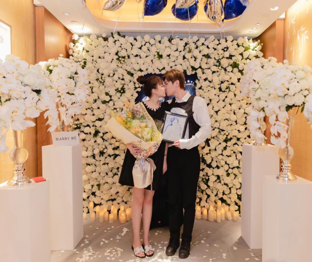 婚纱照|赵本山女儿球球拍婚纱照即将结婚,和男友小陈获赞超有夫妻相