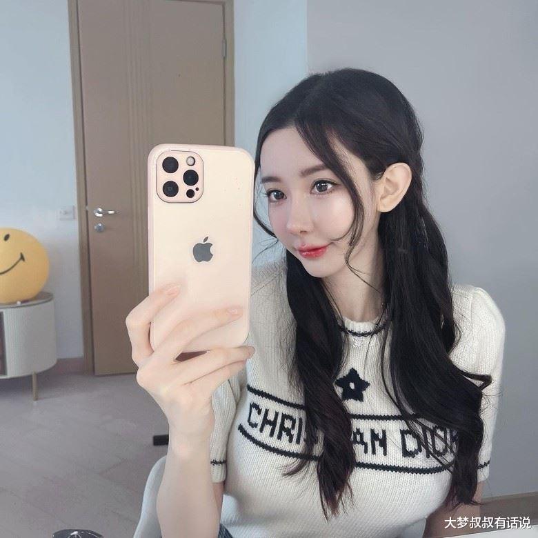 陈冠希|陈冠希前女友“拘捕获释”,秒大快朵颐!喝酒吃肉高调晒照