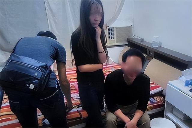 回顾13岁女孩被骗误成失足女,客人心生怜悯救她:我也是个父亲