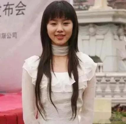 肖战|论发型对颜值的影响有多大？肖战从路人脸到男神相，女神秒变大妈