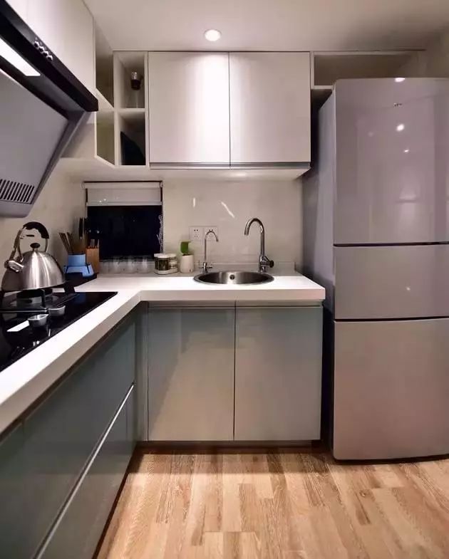 26㎡小户型三角顶楼复式,边角很难利用,他花6W打造7室小洋房