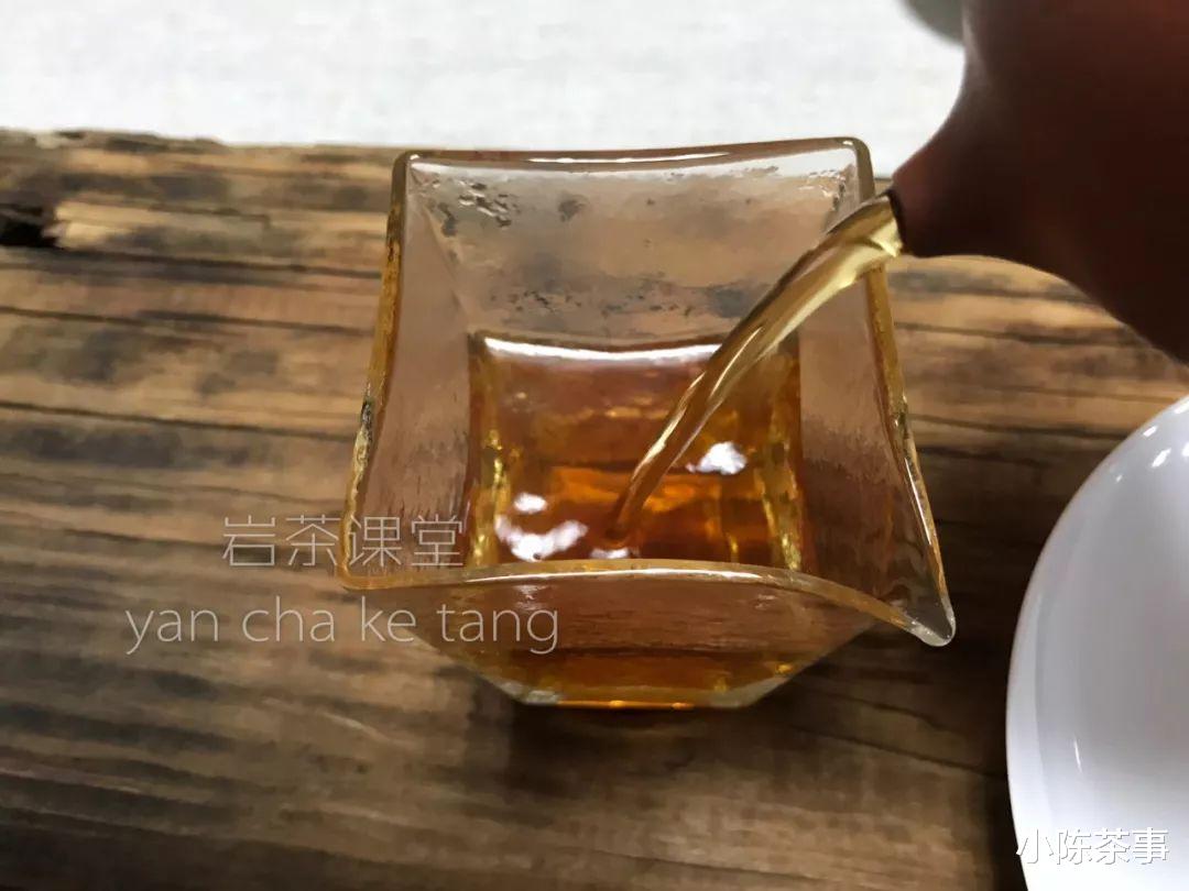 |陈年岩茶用紫砂壶泡，汤感更稠滑？3个细节, 读出了紫砂壶冲泡之密